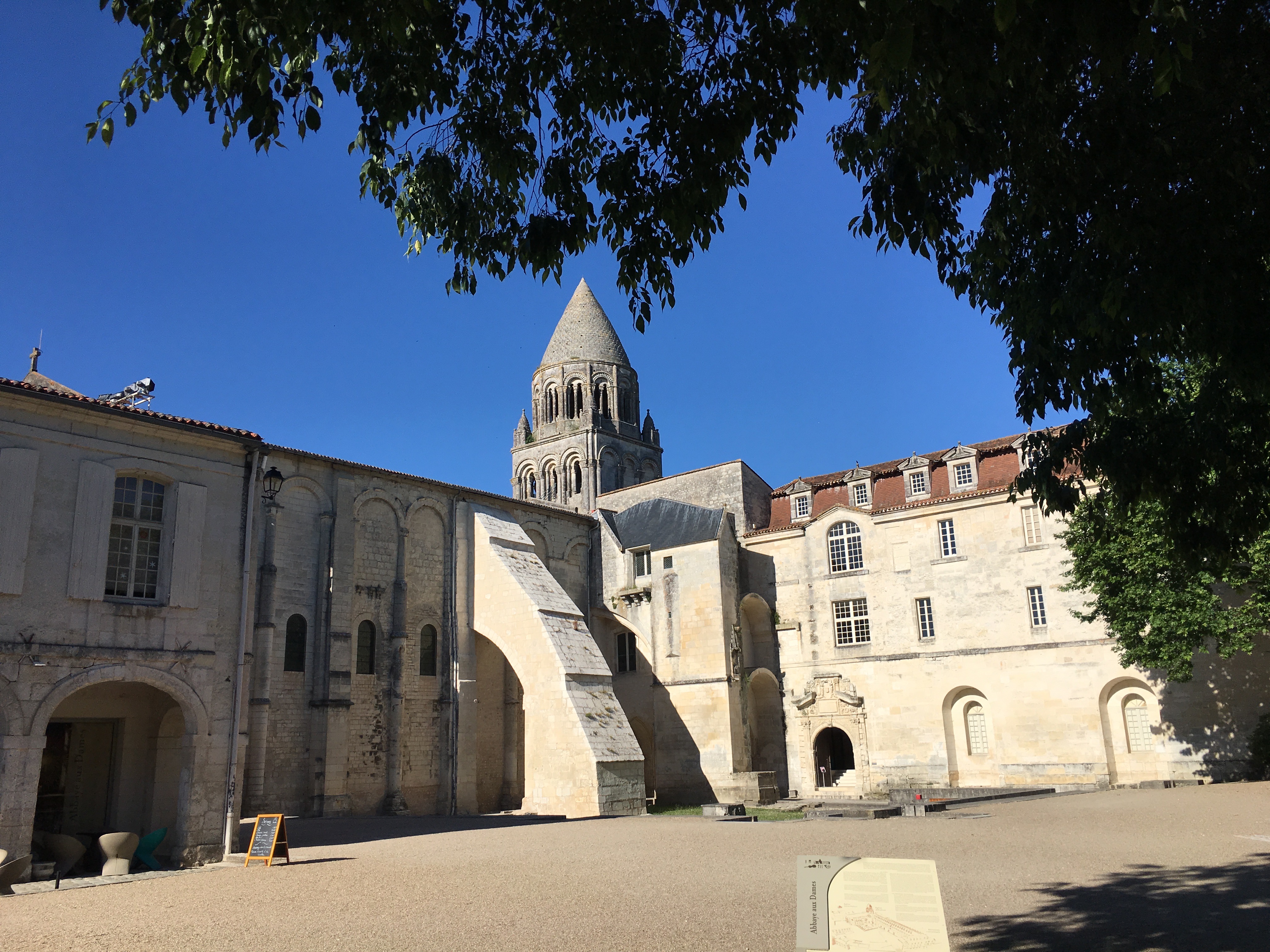 Visite héroïque de l’Abbaye aux Dames – Saintes