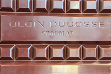 Alain Ducasse ouvre sa première chocolaterie en région à Bordeaux : immersion gourmande garantie !