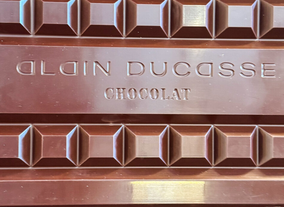 Alain Ducasse ouvre sa première chocolaterie en région à Bordeaux : immersion gourmande garantie !