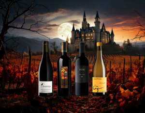 Paysage de vignes d’automne avec un château éclairé par la lune et quatre bouteilles de vin – Les Sorcières, Black Magic, The New Black Wine et Macérat du Grand Verdus.