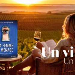 Femme lisant “La Femme de ménage” avec un verre d’Etna Rosso face aux vignes au coucher du soleil.