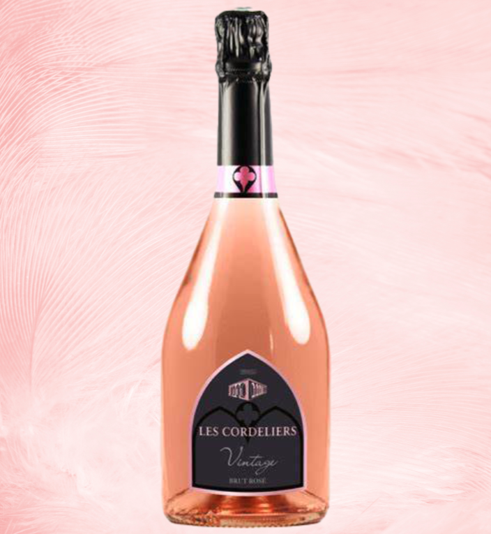 Bouteille de crémant de Bordeaux rosé Les Cordeliers Vintage Brut, rosé pétillant festif, présentée pour un repas de fêtes convivial.