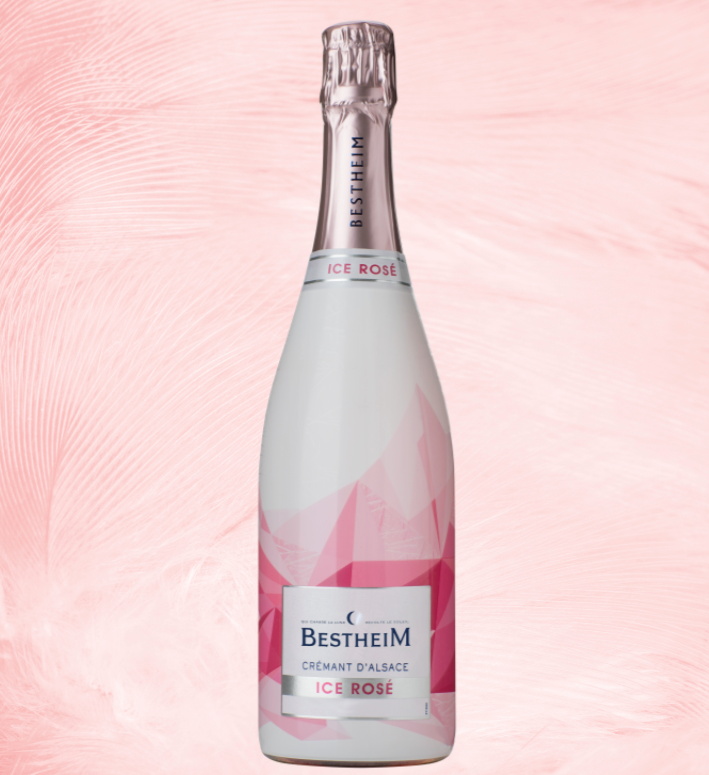 Bouteille de crémant d’Alsace Bestheim Ice Rosé, bulles rosées fraîches et gourmandes, esprit festif et moderne pour les fêtes.