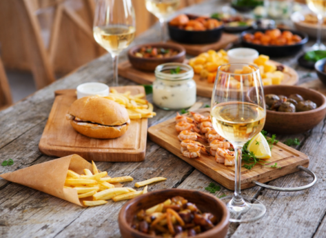 Le pense-bête des accords mets-vins du quotidien