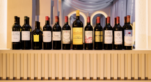 Sélection de grands Bordeaux présentés lors de l’opération Carte sur Table de Duclot dans un restaurant