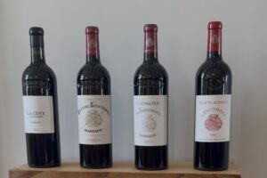 La gamme des vins de Château Lascombes présentée avec La Côte Lascombes, Château Lascombes, Chevalier de Lascombes et Haut-Médoc Lascombes.