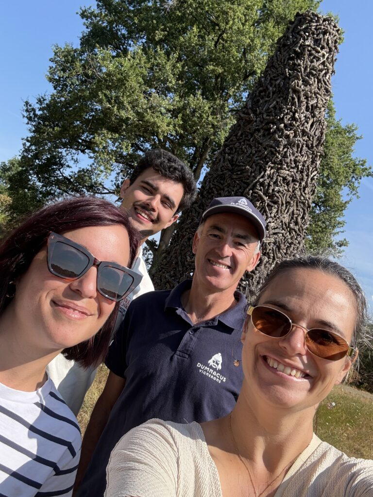 Charlotte et Marie avec Sylvain Brault et son fils Théophile dans le Val de Loire
