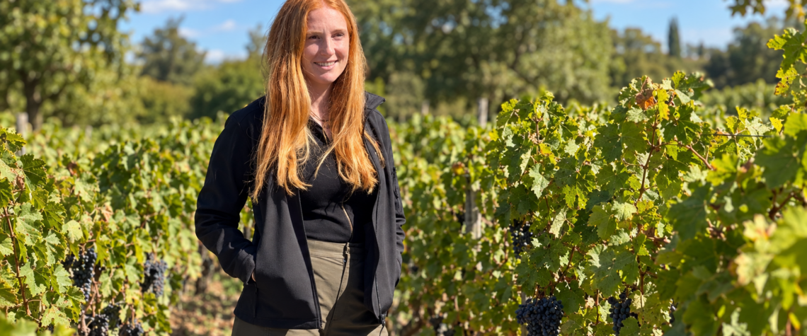 Paloma Seneclauze, directrice générale de Château Marquis de Terme, dans les vignes à Margaux