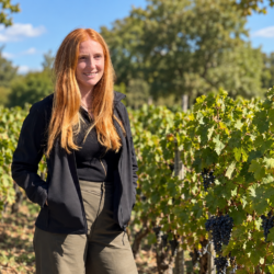 Paloma Seneclauze, directrice générale de Château Marquis de Terme, dans les vignes à Margaux