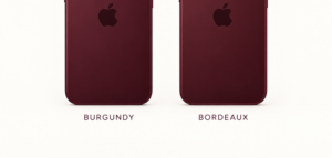 Deux smartphones de même couleur rouge sombre, présentée comme Burgundy en anglais et bordeaux en français